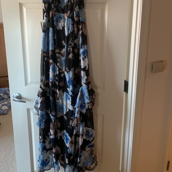 Lulu’s Maxi Dress - Picture 2 of 5